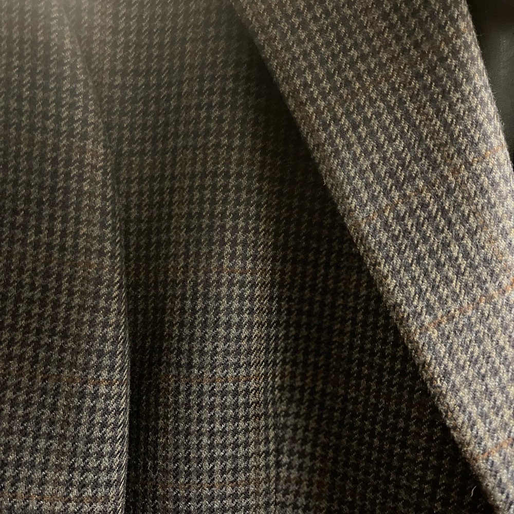 Burberry vintage wool sports coat. Navy blue on inside. Size 40S